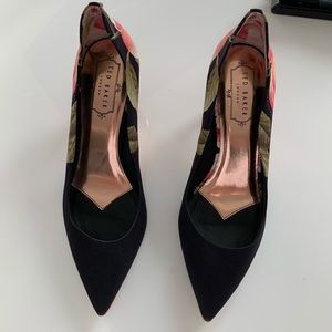Beautiful Ted Baker Pumps!
